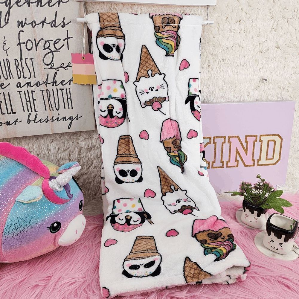 NWT Riley's Room Ice Cream Throw: Sweet Coziness NWT